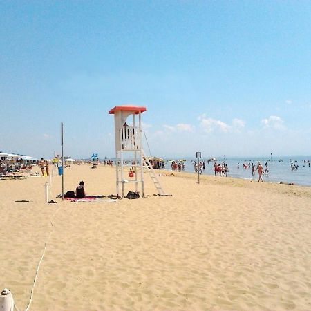Lucerna Apartments At Sabbiadoro Beach Линяно Сабиадоро Екстериор снимка