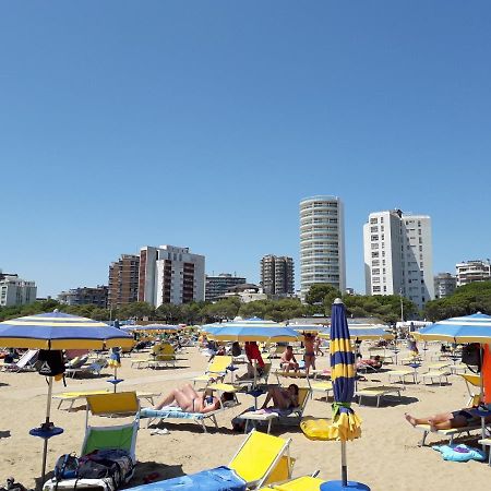 Lucerna Apartments At Sabbiadoro Beach Линяно Сабиадоро Екстериор снимка