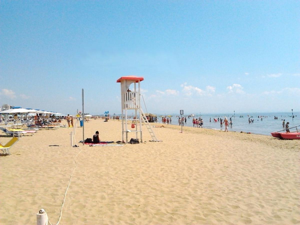 Lucerna Apartments At Sabbiadoro Beach Линяно Сабиадоро Екстериор снимка