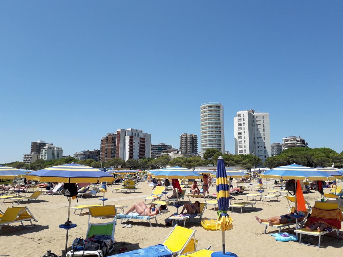 Lucerna Apartments At Sabbiadoro Beach Линяно Сабиадоро Екстериор снимка