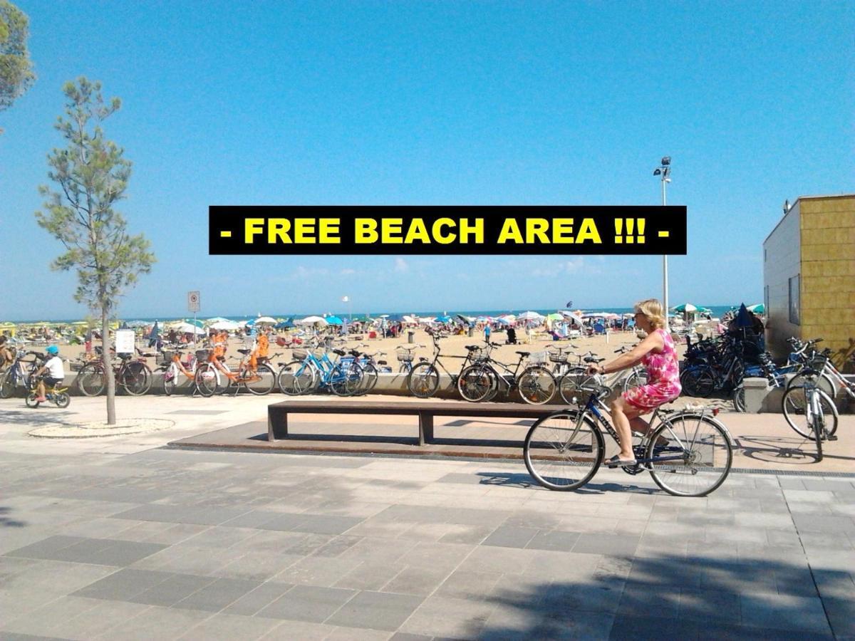 Lucerna Apartments At Sabbiadoro Beach Линяно Сабиадоро Екстериор снимка