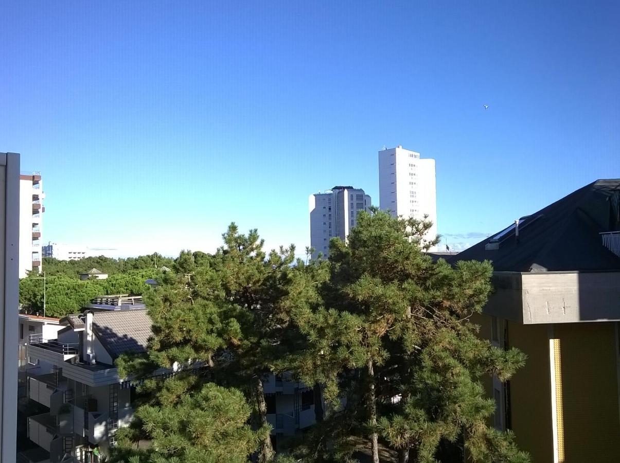 Lucerna Apartments At Sabbiadoro Beach Линяно Сабиадоро Екстериор снимка