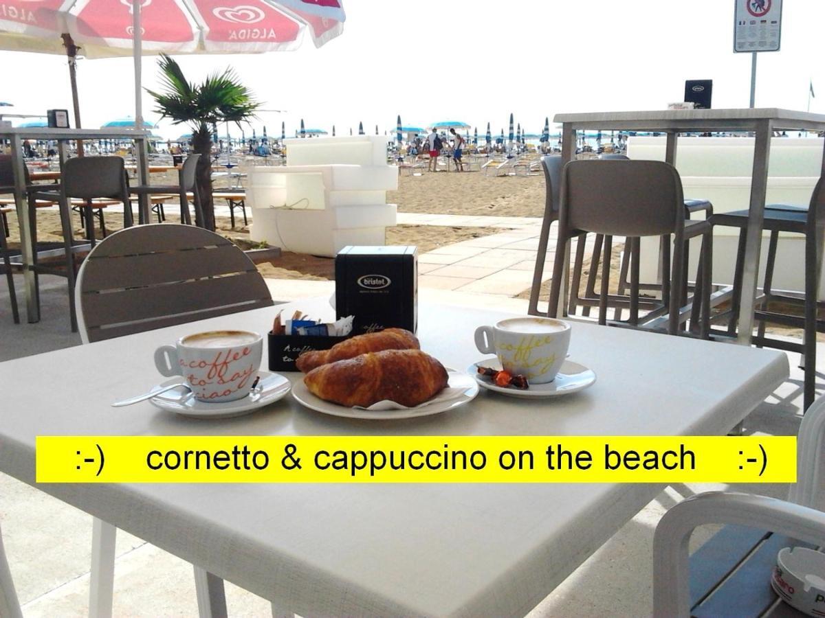 Lucerna Apartments At Sabbiadoro Beach Линяно Сабиадоро Екстериор снимка